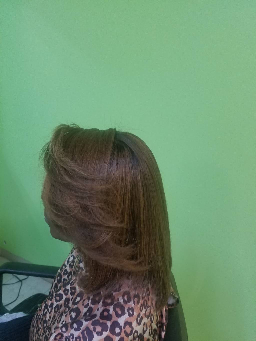 Dominican Hair Salon - hair care  | Photo 4 of 10 | Address: 4417 N Tryon St, Charlotte, NC 28213, USA | Phone: (704) 599-2190