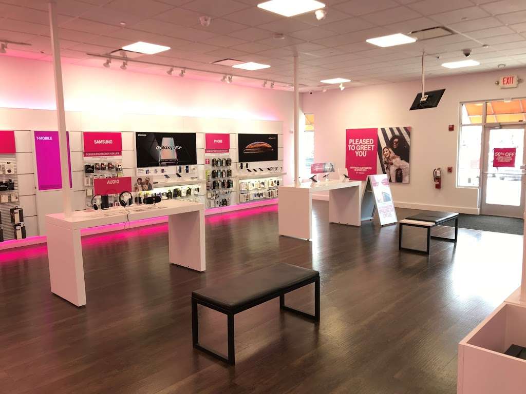 T-Mobile | 2711 N Mayfair Rd Suite B, Wauwatosa, WI 53222, USA | Phone: (414) 455-4450