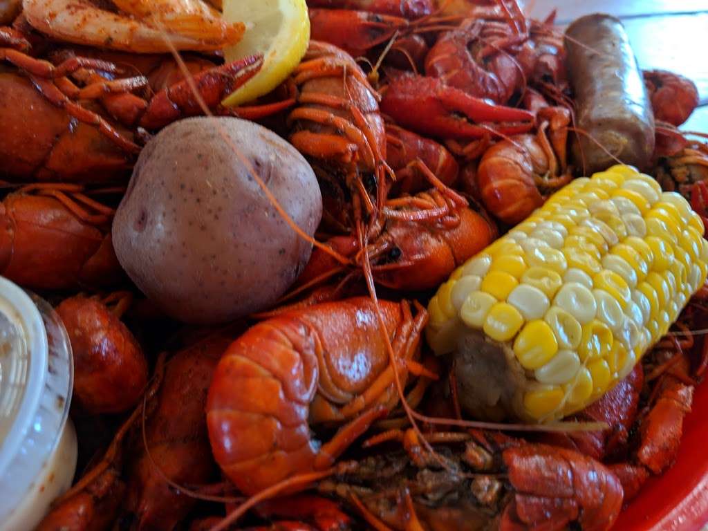 Crawfish Hideaway | 8407 North Farm to Market 565 Road, Baytown, TX 77523, USA | Phone: (281) 608-4767