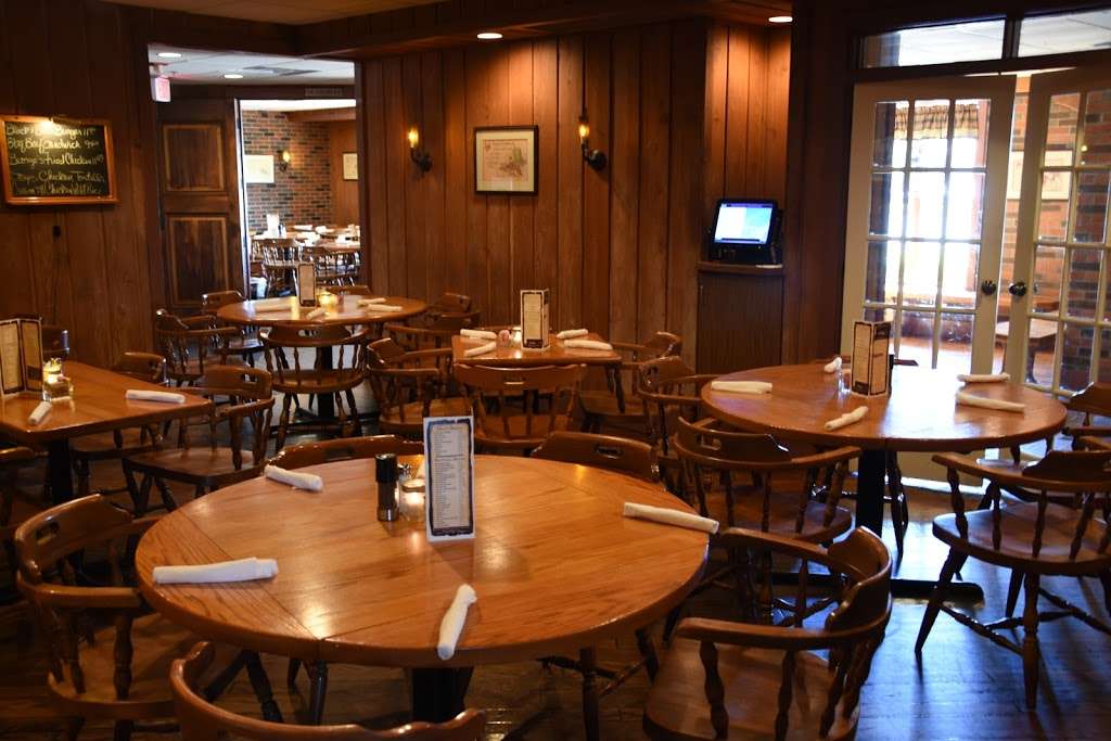 Country House Restaurant | 2095 S Kirk Rd, Geneva, IL 60134 | Phone: (630) 208-8181