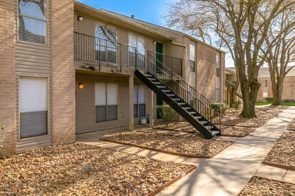 Westwood Park Apartments | 1908 Rosharon Rd, Alvin, TX 77511, USA | Phone: (281) 713-9344