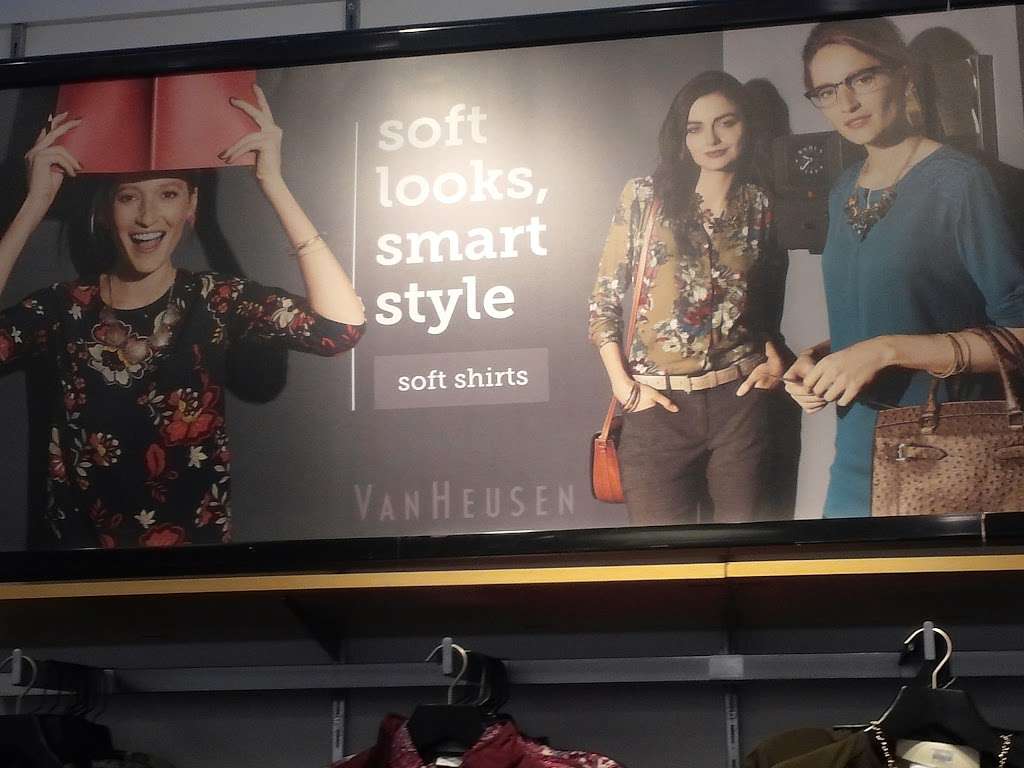 Van Heusen Factory Outlet | 135 Voice Rd, Carle Place, NY 11514, USA | Phone: (516) 877-7923