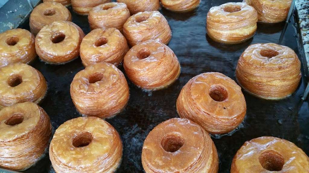 Rolling Pin Donuts | 2153 Las Posas Rd, Camarillo, CA 93010, USA | Phone: (805) 482-8711