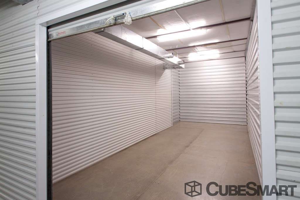 CubeSmart Self Storage | 7825 Katy Fwy, Houston, TX 77024, USA | Phone: (713) 682-1716