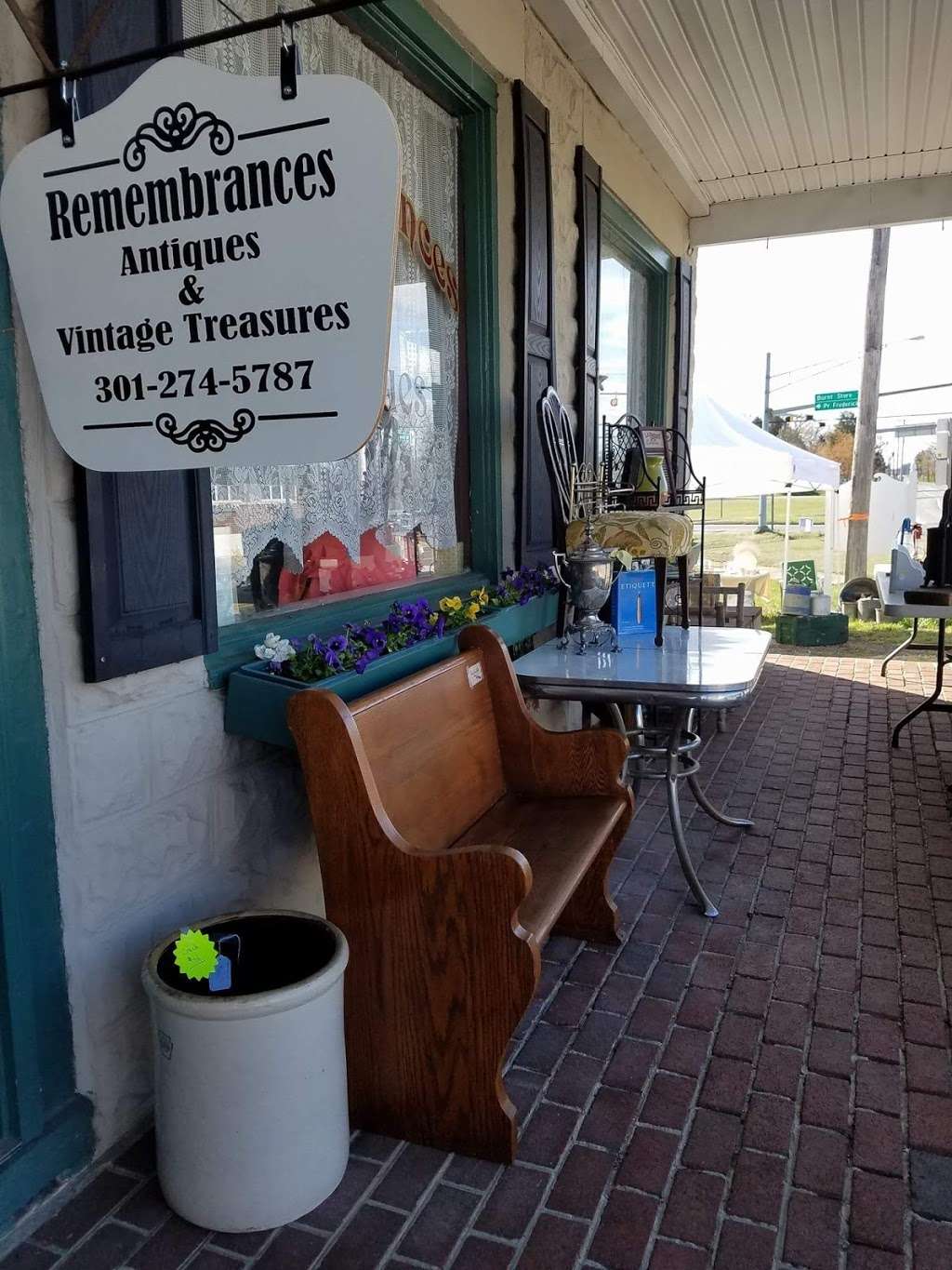 Remembrances Antiques And Vintage Treasures | 8394 Old Leonardtown Rd, Hughesville, MD 20637 | Phone: (301) 274-5787