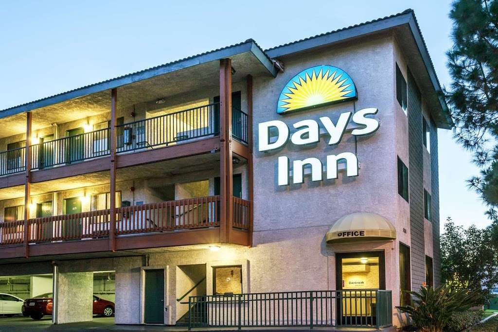 Days Inn by Wyndham Anaheim West | 1030 W Ball Rd, Anaheim, CA 92802 | Phone: (714) 520-0101