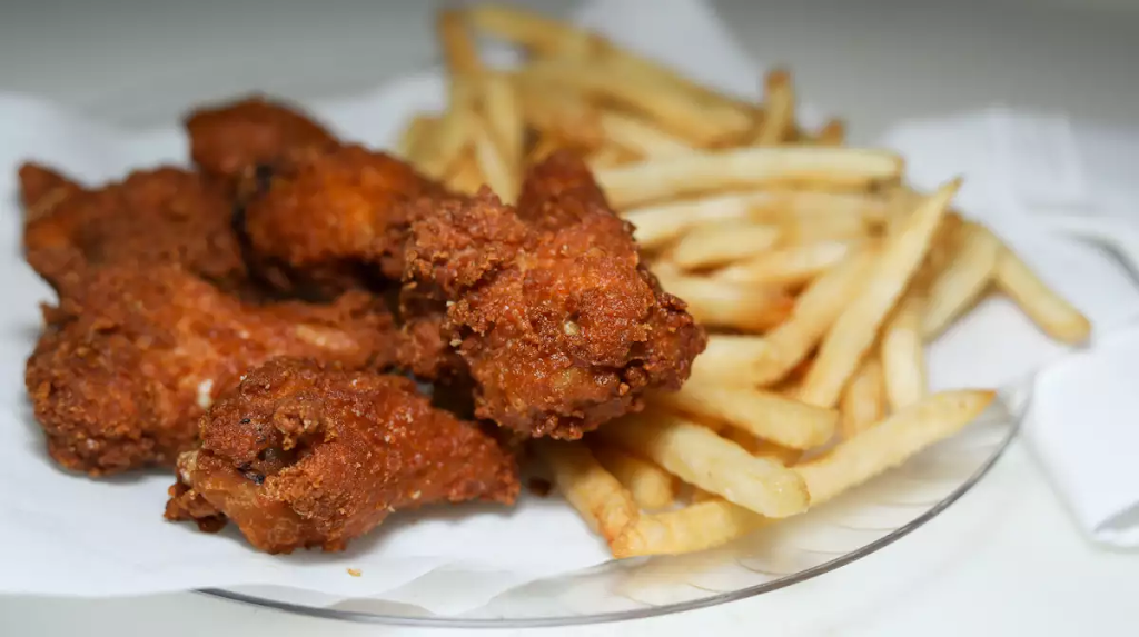 Crown Fried Chicken & Pizza Conduit Ave Brooklyn | Crown Fried chicken food delivery near me, 640 Conduit Blvd #3, Brooklyn, NY 11208 | Phone: (718) 233-6296