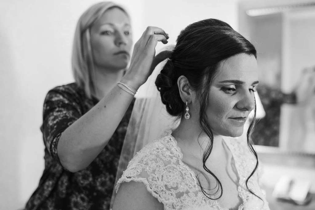 CutLoose Family Haircare & Onsite Bridal Services | 16974 E State Route 17, Grant Park, IL 60940, USA | Phone: (708) 277-8180