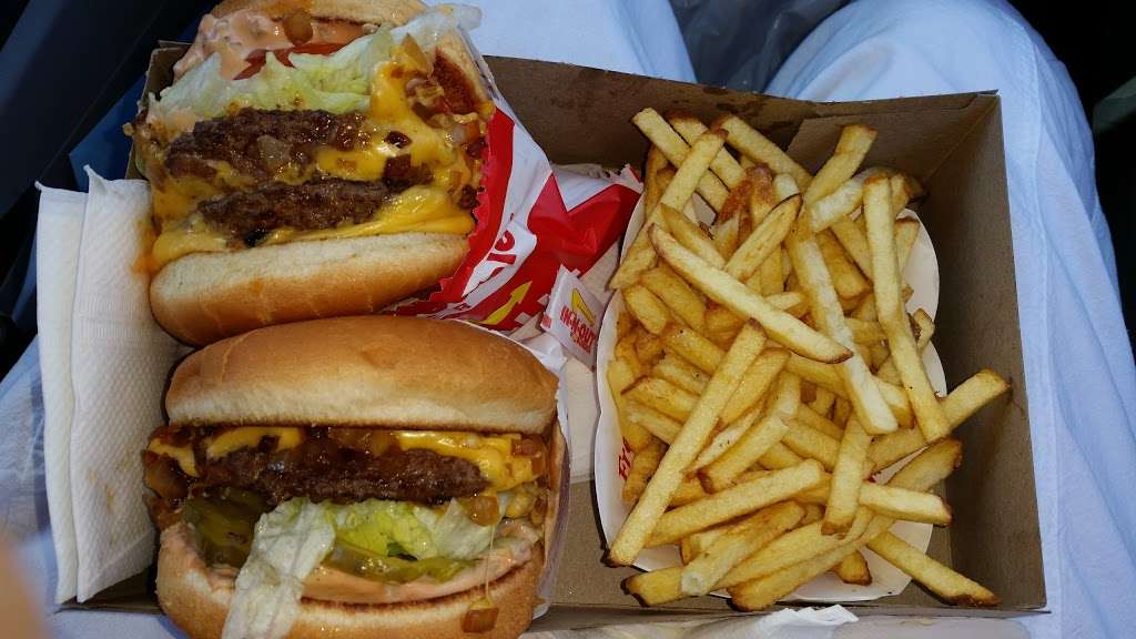 In-N-Out Burger | 28368 Sand Canyon Rd, Santa Clarita, CA 91351, USA | Phone: (800) 786-1000