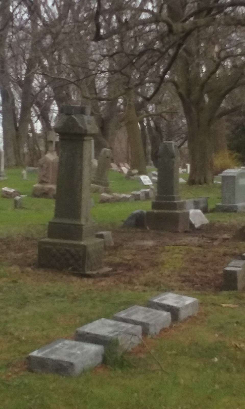 Saint George Cemetery | 2901 Sheridan Rd, Kenosha, WI 53140, USA | Phone: (262) 657-3442
