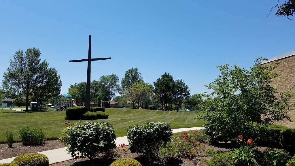 Divine Savior Catholic Church | 6700 Main St, Downers Grove, IL 60516, USA | Phone: (630) 969-1532