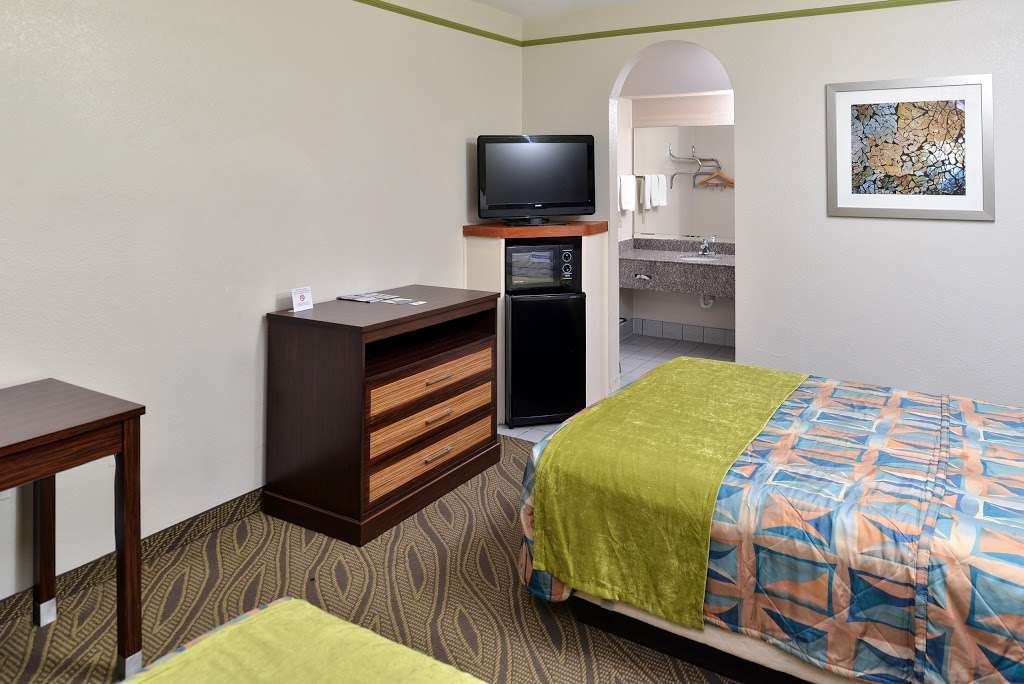 Americas Best Value Inn & Suites - Downtown Houston | 2536 North Fwy, Houston, TX 77009, USA | Phone: (713) 692-2300