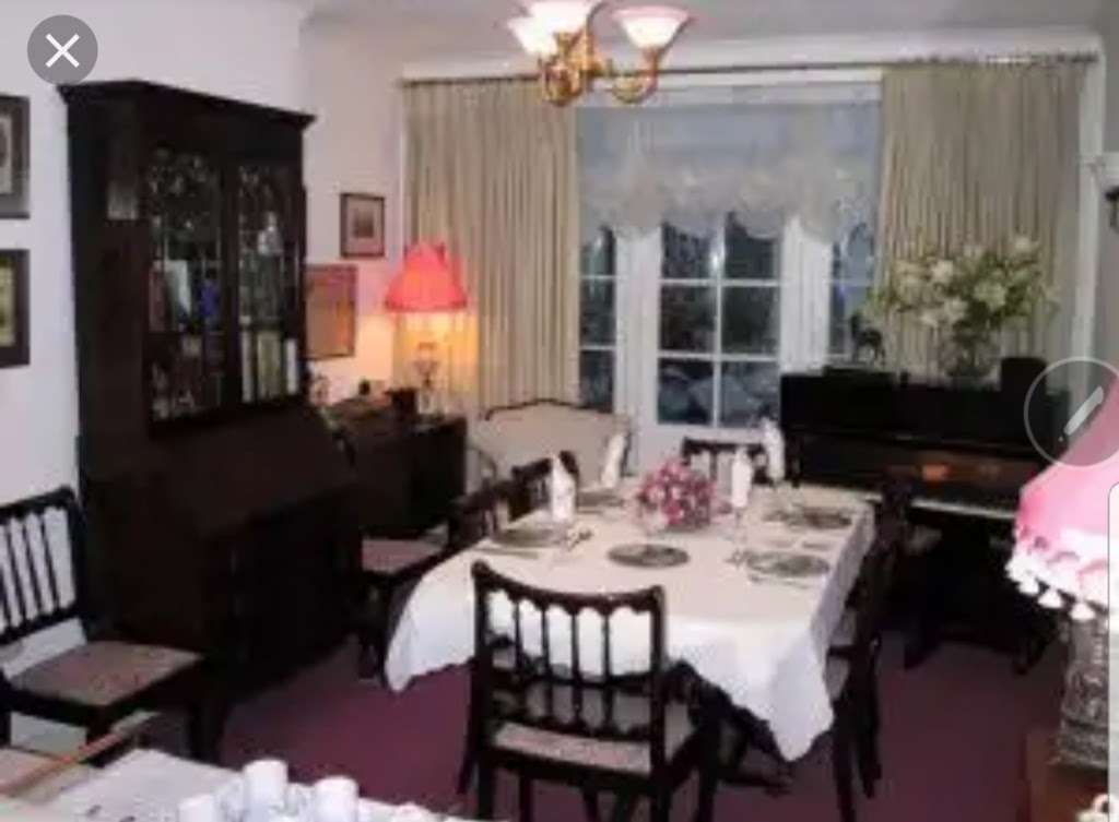 The Heathers Bed and Breakfast | 71 Verdant Ln, London SE6 1JD, United Kingdom | Phone: +44 20 8698 8340