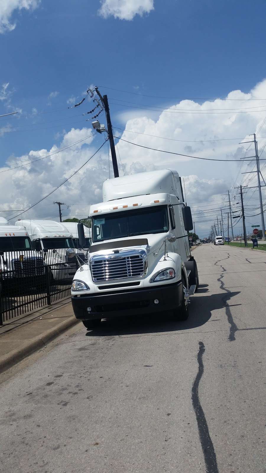 Hub Group Trucking | 8575 S Central Expy, Dallas, TX 75241, USA | Phone: (214) 371-8801