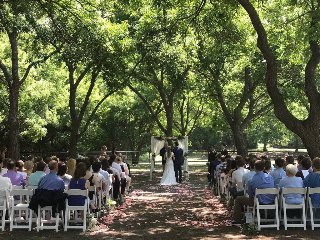 1899 Farmhouse Wedding Venue | 7450 FM982, Princeton, TX 75407, USA | Phone: (469) 212-6975