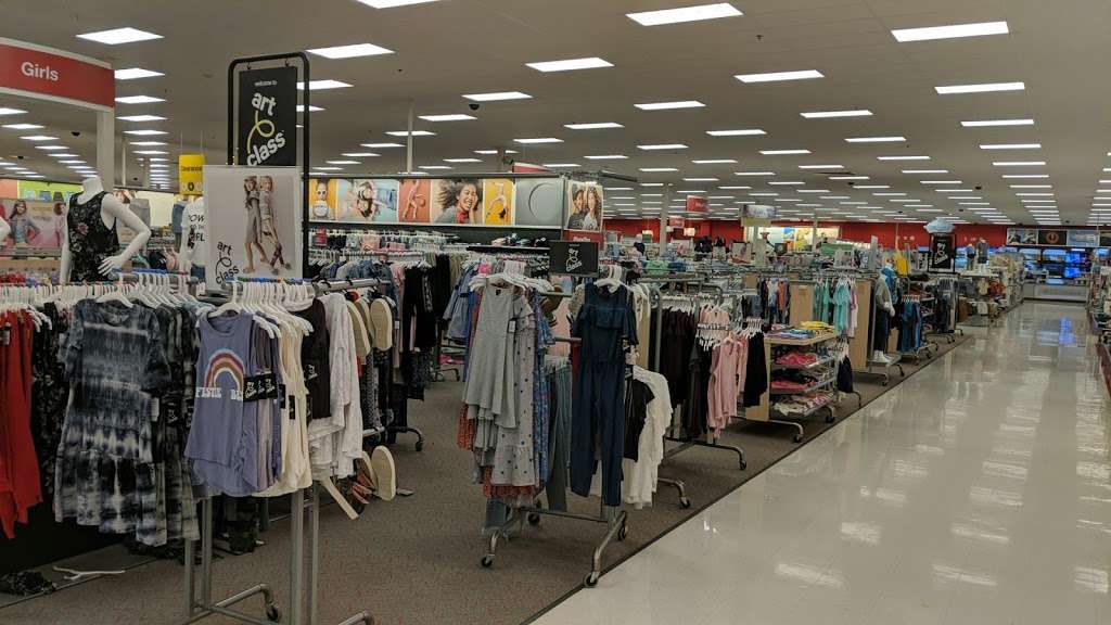 Target | 8101 151st St, Overland Park, KS 66223, USA | Phone: (913) 905-0419