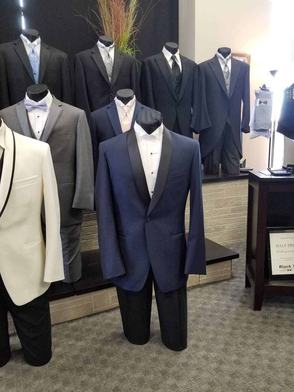 Black Tie Formalwear | 16100 South La Grange Road, Orland Park, IL 60467 | Phone: (708) 349-9580