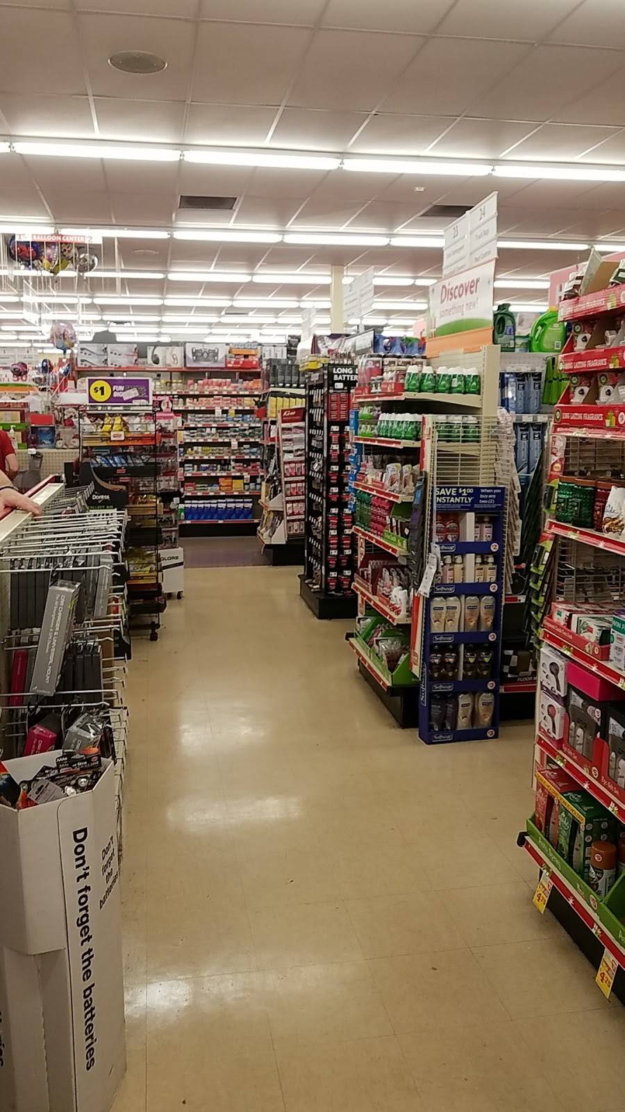 Family Dollar | 24950 W Outer Dr, Lincoln Park, MI 48146, USA | Phone: (313) 381-1027