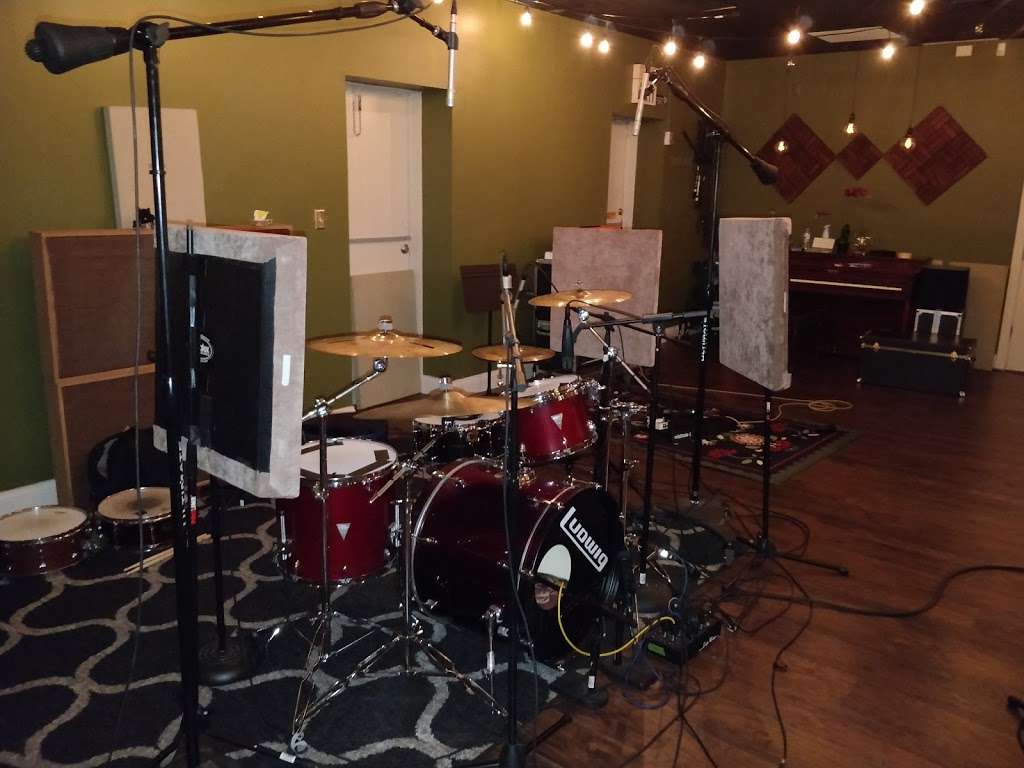 Pioneer Sound Recording Studio | 1544 Seminola Blvd #108, Casselberry, FL 32707 | Phone: (407) 733-2030
