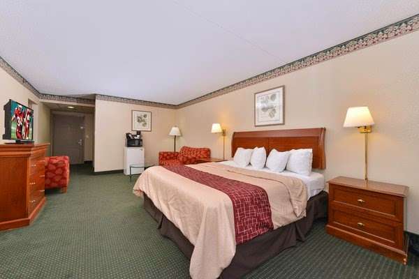 Red Roof Inn & Suites Newark - University | 1119 S College Ave, Newark, DE 19713, USA | Phone: (302) 368-8521