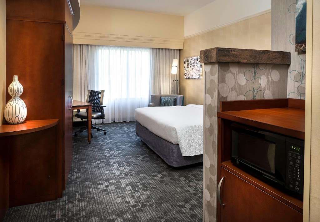 Courtyard by Marriott Kansas City Shawnee | 17250 Midland Dr, Shawnee, KS 66217 | Phone: (913) 631-8800