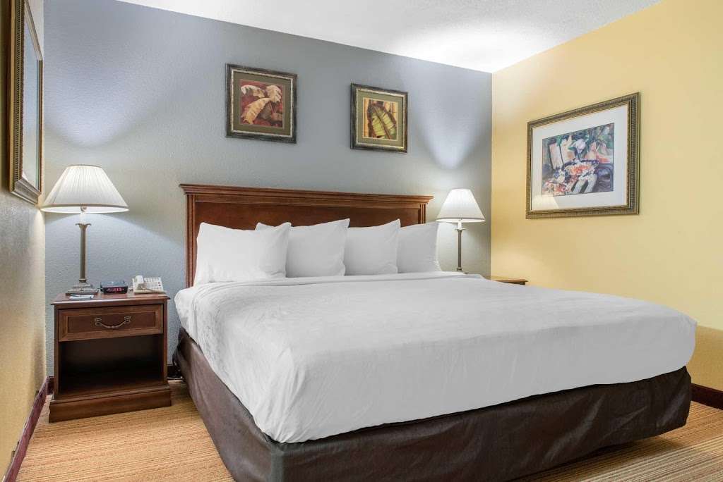 Quality Inn Airport | Quality Inn, 2500 South High School Road Building B, Indianapolis, IN 46241 | Phone: (317) 244-3361