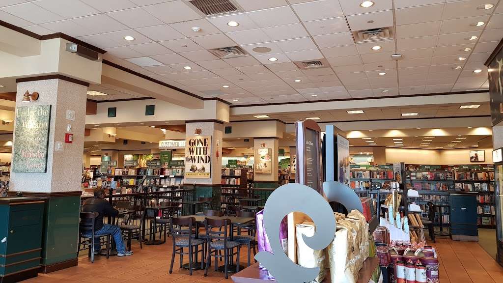 Barnes & Noble | 444 Broadway, Saugus, MA 01906, USA | Phone: (781) 231-4711