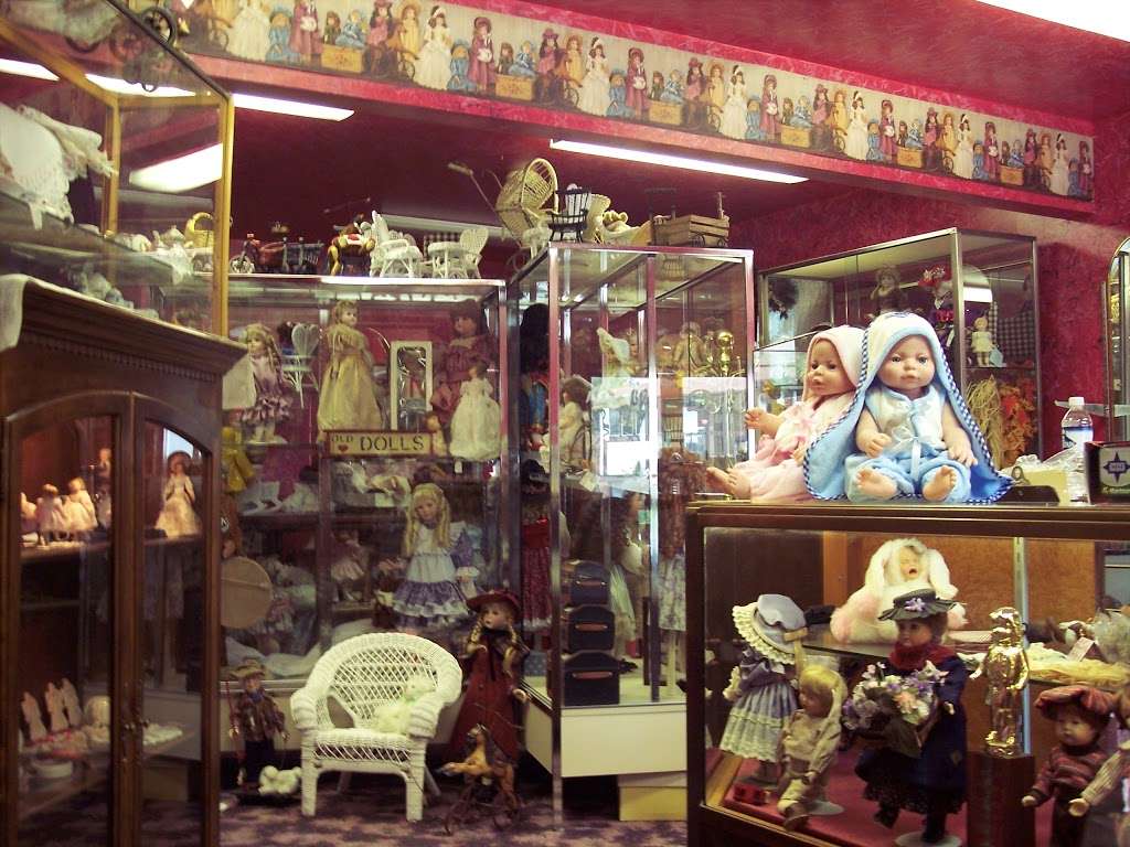 Dolls & Etc. | 511 S Rochester St, Mukwonago, WI 53149, USA | Phone: (262) 363-4302