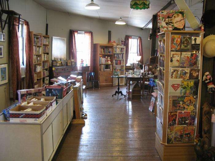 Robeson Antiques, Books, & Collectibles | 3720 Maryland Ave, Ellicott City, MD 21043, USA | Phone: (410) 220-8722