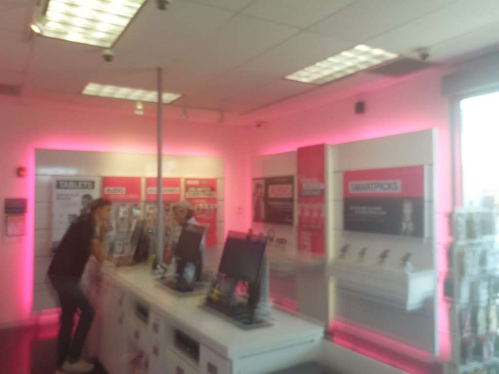 T-Mobile | 14309 Bear Valley Rd Ste D, Victorville, CA 92392, USA | Phone: (760) 244-6266