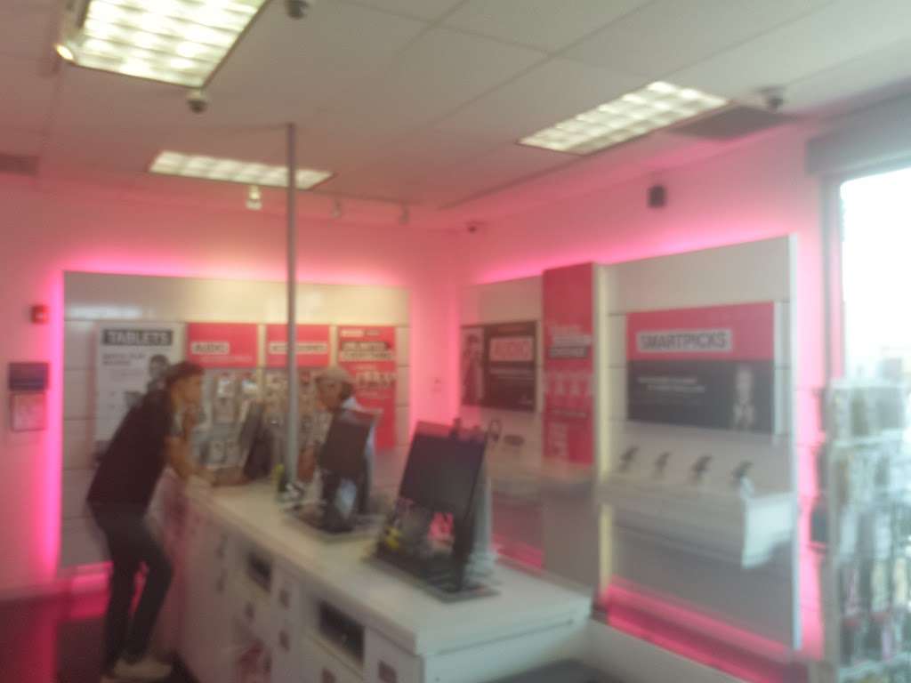 T-Mobile | 14309 Bear Valley Rd Ste D, Victorville, CA 92392 | Phone: (760) 244-6266