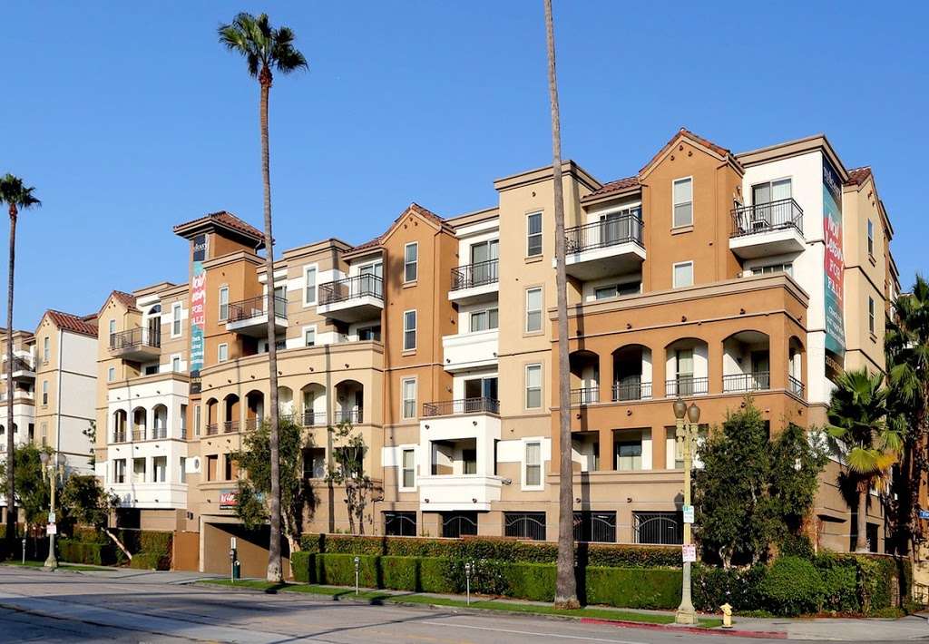 Tuscany Apartments | 3770 S Figueroa St, Los Angeles, CA 90007, USA | Phone: (213) 743-5000