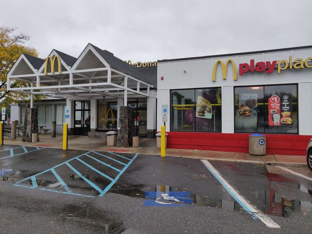 McDonalds - cafe  | Photo 3 of 10 | Address: Vauxhall Service Plaza, Union, NJ 07083, USA | Phone: (908) 964-4500