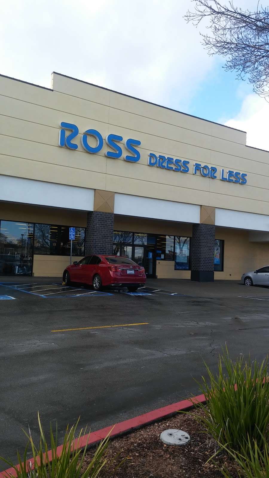 Ross Dress for Less | 2071 Harbison Dr, Vacaville, CA 95687, USA | Phone: (707) 446-9856