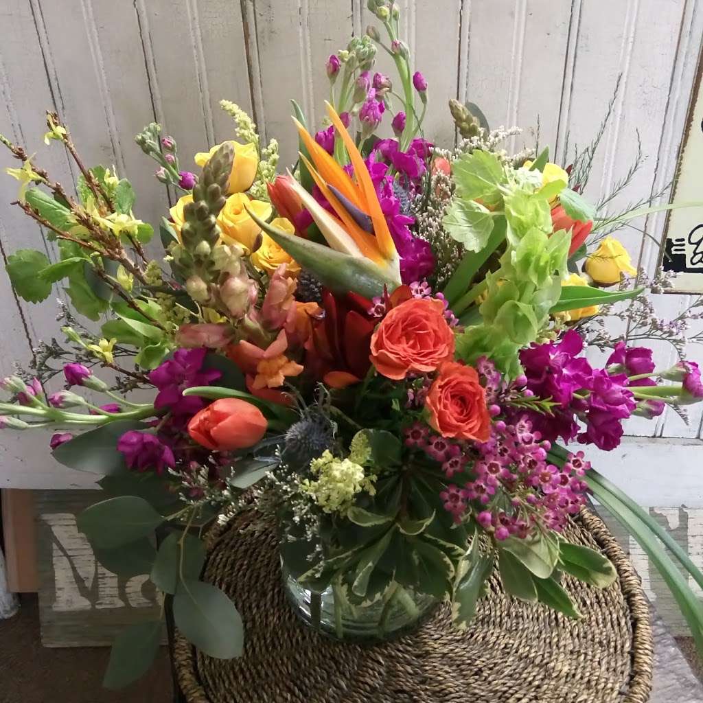 Wild Rose Florist | 217 S Lincolnway St, North Aurora, IL 60542 | Phone: (630) 896-6566