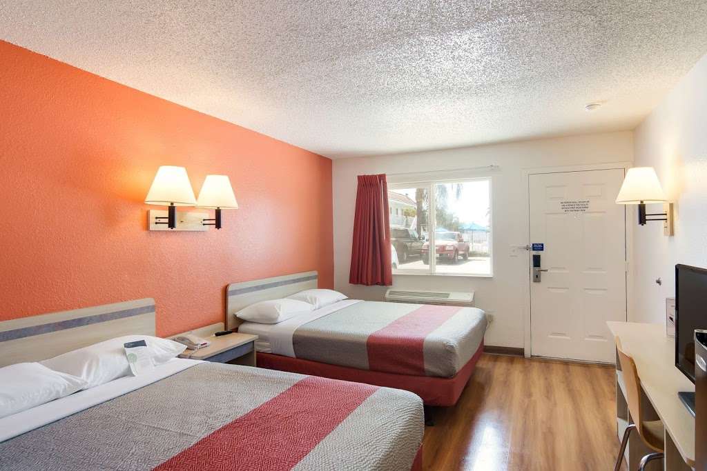 Motel 6 Los Angeles - Van Nuys - North Hills | 15711 Roscoe Blvd, North Hills, CA 91343, USA | Phone: (818) 894-9341