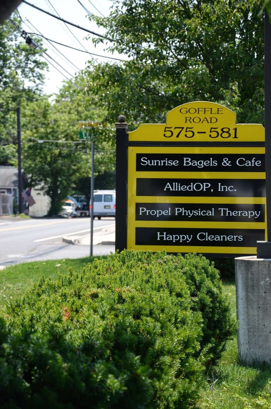 Happy Cleaners | 575 Goffle Rd # D, Wyckoff, NJ 07481 | Phone: (201) 612-8821