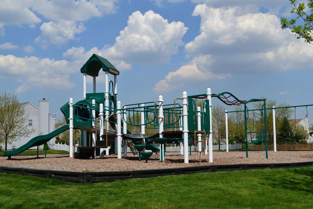 Chestnut Pointe Park | 3037 Chestnut Pointe Dr, New Lenox, IL 60451 | Phone: (815) 485-3584