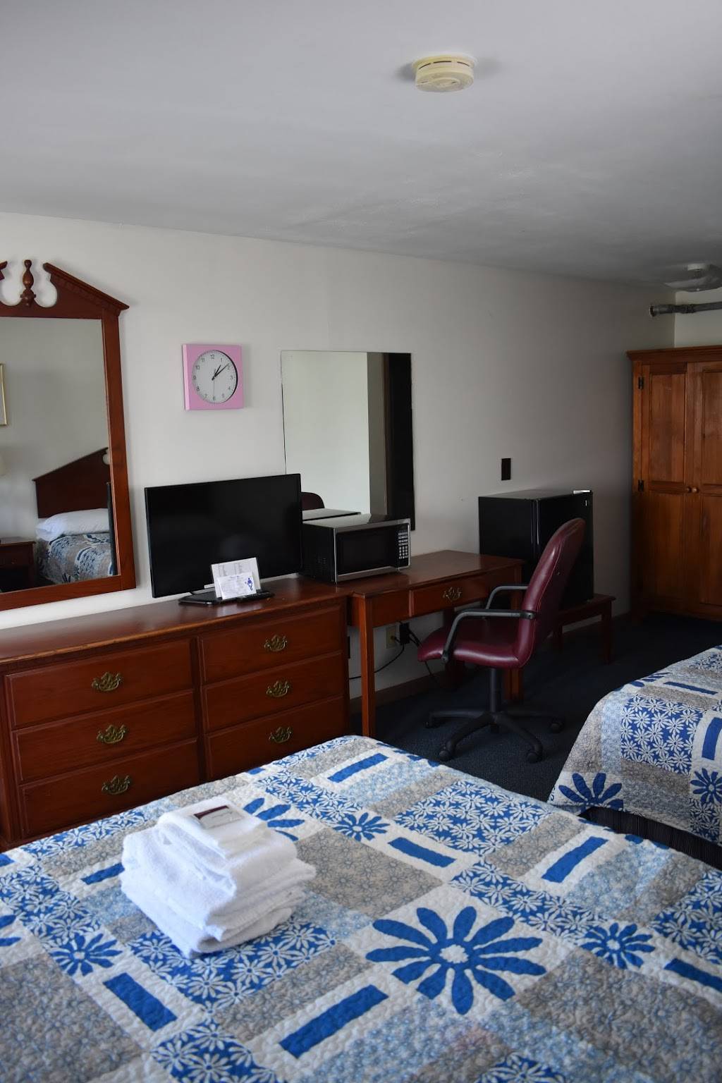 Regal Inn Motel of Hampton Beach | 162 Ashworth Ave, Hampton, NH 03842 | Phone: (603) 926-7758