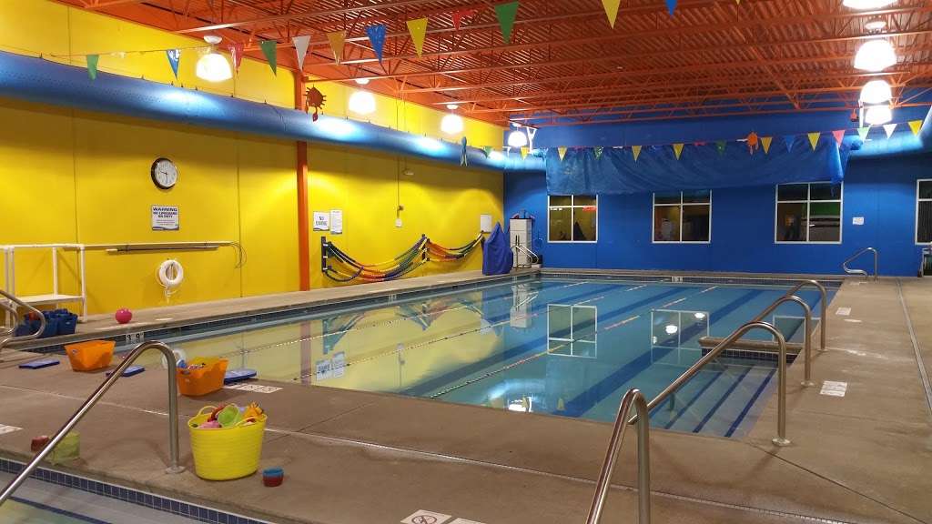 Dolphin Swim Club | 825 Munshaw Ln, Crystal Lake, IL 60014, USA | Phone: (847) 854-1300