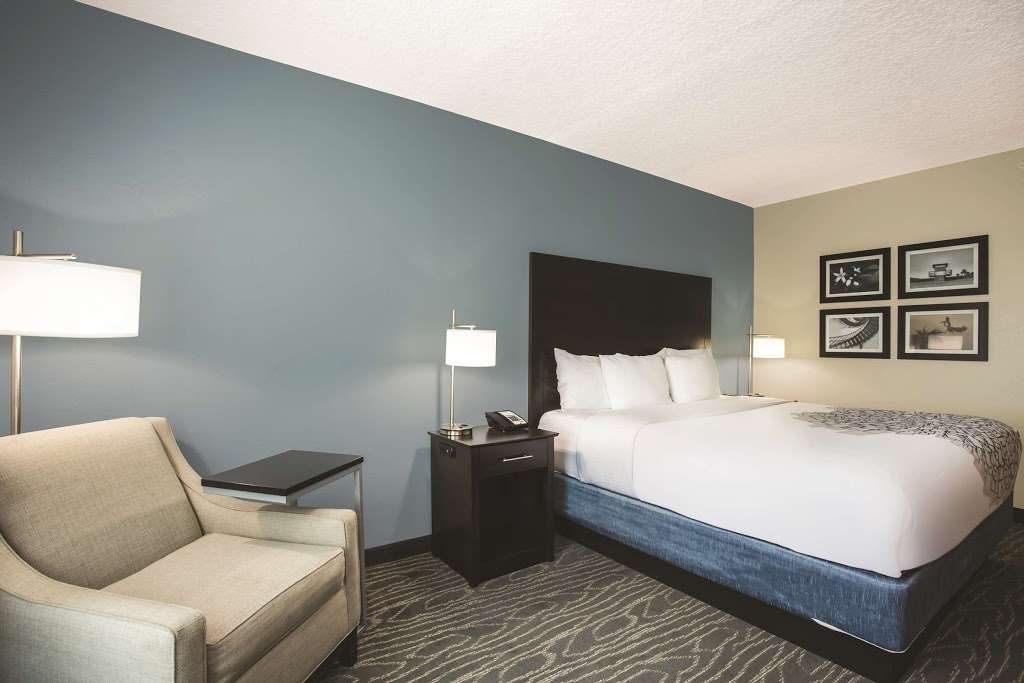 La Quinta Inn & Suites by Wyndham Melbourne - Palm Bay | 4510 W New Haven Ave, Melbourne, FL 32904, USA | Phone: (321) 724-2050