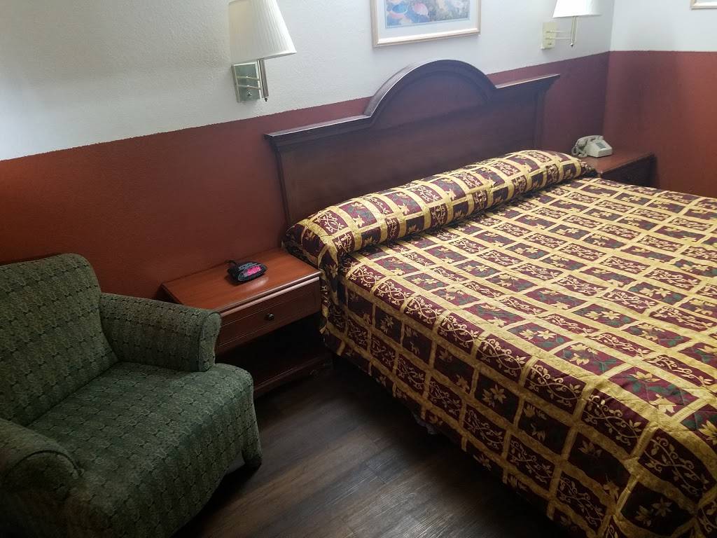 Executive Inn | 620 US-77, Robstown, TX 78380, USA | Phone: (361) 387-9416