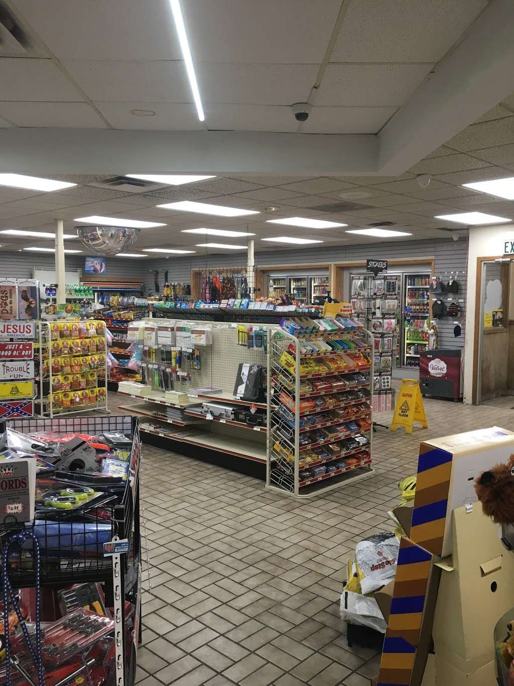 Cloverdale Travel Plaza | 1032 N Main St, Cloverdale, IN 46120 | Phone: (765) 795-3223