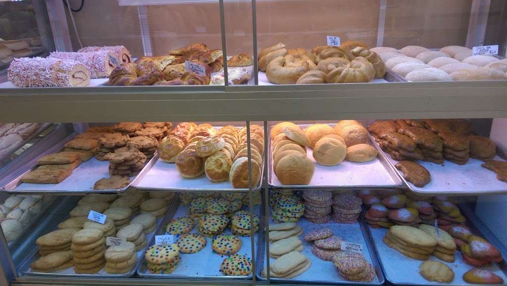 Bravo Bakery | 1758 Algonquin Rd, Mt Prospect, IL 60056, USA | Phone: (847) 640-0111