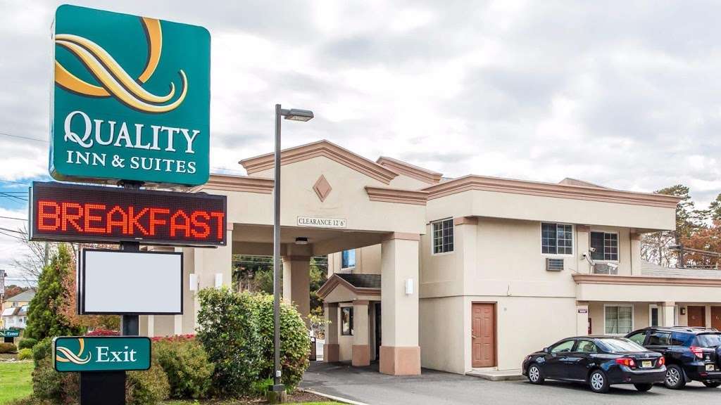 Quality Inn & Suites Atlantic City Marina District | 328 E White Horse Pike, Absecon, NJ 08205, USA | Phone: (609) 652-3300