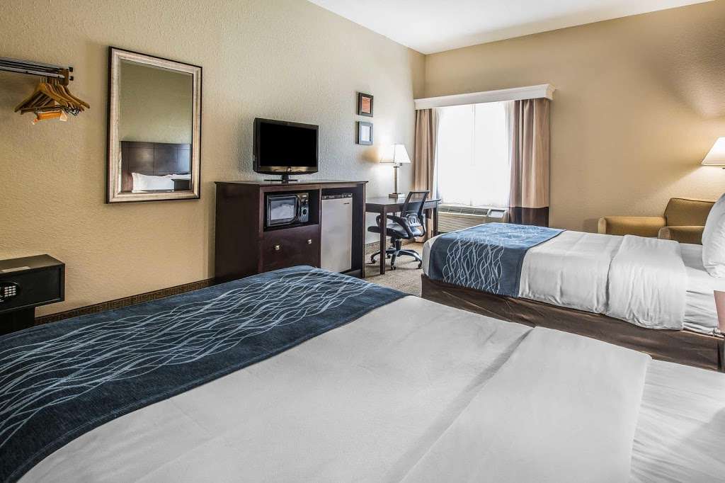 Comfort Inn & Suites DeLand - near University | 400 E International Speedway Blvd, DeLand, FL 32724, USA | Phone: (386) 736-3100