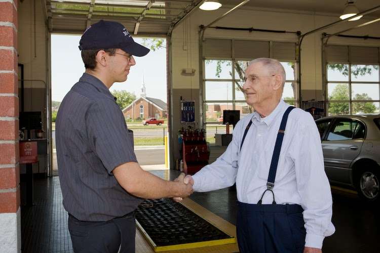 Express Oil Change and Tire Engineers | 710 S Alafaya Trail, Orlando, FL 32828 | Phone: (407) 502-4984