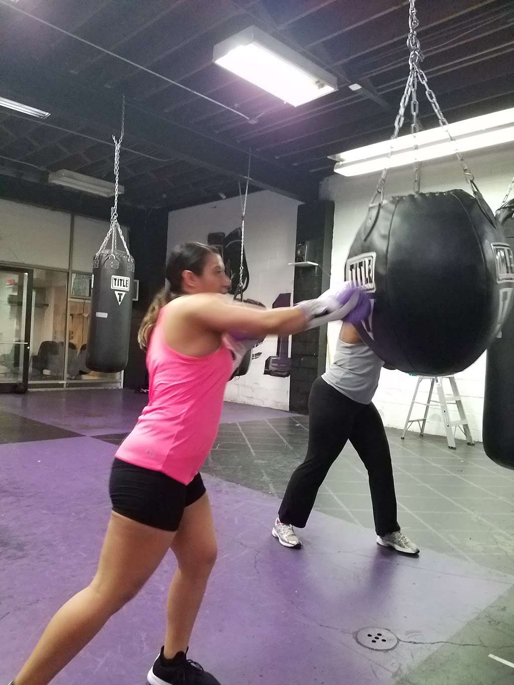 Round 1 Boxing & Fitness Center | 557 N Scott St, Joliet, IL 60432 | Phone: (815) 540-8696