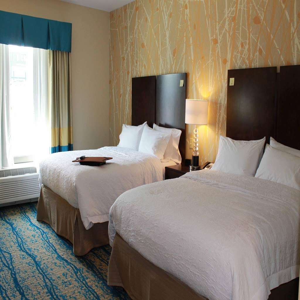 Hampton Inn & Suites Stroudsburg Bartonsville | 700 Commerce Blvd, Stroudsburg, PA 18360, USA | Phone: (570) 369-1400