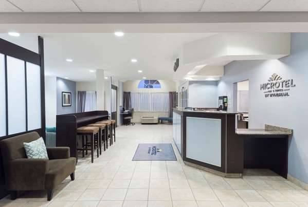 Microtel Inn & Suites by Wyndham Baton Rouge Airport | 3444 Harding Blvd, Baton Rouge, LA 70807 | Phone: (225) 356-9191